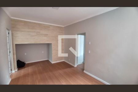 Sala de casa para alugar com 3 quartos, 200m² em Vila Kosmos, Rio de Janeiro