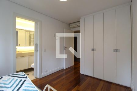 Suíte de apartamento para alugar com 3 quartos, 137m² em Vila Olímpia, São Paulo