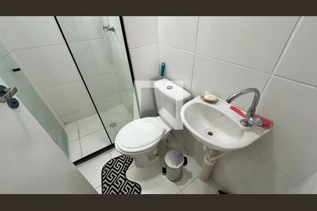 Banheiro Social de apartamento para alugar com 2 quartos, 44m² em Vargem Pequena, Rio de Janeiro