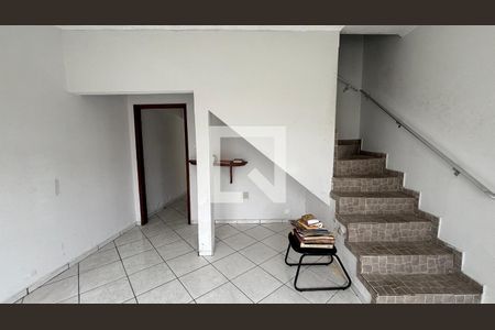 Sala de casa para alugar com 4 quartos, 147m² em Vila Lucinda, Santo André