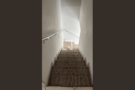 Escada de casa para alugar com 4 quartos, 147m² em Vila Lucinda, Santo André