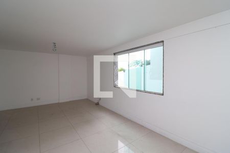 Sala de casa de condomínio para alugar com 3 quartos, 250m² em Jardim Guanabara, Rio de Janeiro