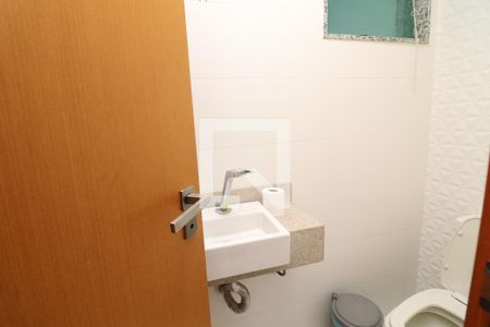 Lavabo de casa de condomínio para alugar com 3 quartos, 250m² em Jardim Guanabara, Rio de Janeiro