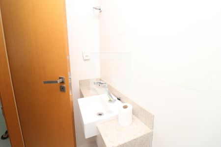 Lavabo de casa de condomínio para alugar com 3 quartos, 250m² em Jardim Guanabara, Rio de Janeiro
