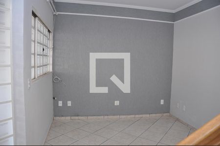 Sala de casa para alugar com 3 quartos, 123m² em Vila Menuzzo, Sumaré