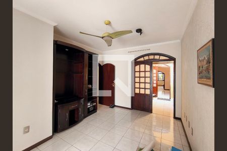 Sala de TV de casa de condomínio à venda com 3 quartos, 243m² em Jardim Samambaia, Jundiaí