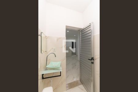 Banheiro de kitnet/studio para alugar com 1 quarto, 25m² em Liberdade, São Paulo