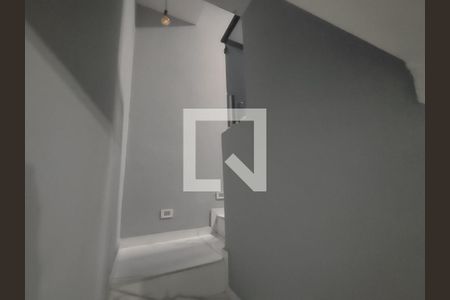 Escada de casa para alugar com 4 quartos, 358m² em Vila Cavaton, São Paulo