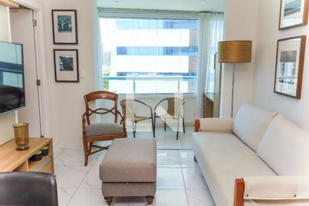 Sala  de kitnet/studio para alugar com 1 quarto, 45m² em Caminho das Árvores, Salvador