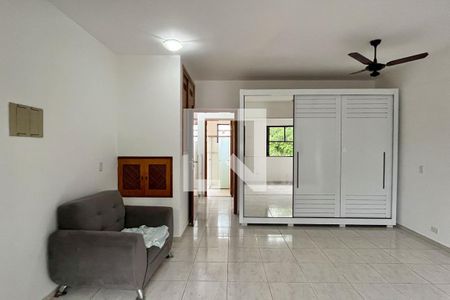 Quarto de casa para alugar com 2 quartos, 152m² em Vila Belmiro, Santos