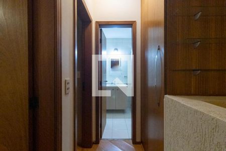 Corredor de apartamento para alugar com 2 quartos, 105m² em Cristo Rei, Curitiba