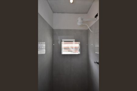 Banheiro de casa para alugar com 1 quarto, 20m² em Jardim Umarizal, São Paulo