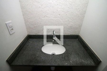 Banheiro Social de apartamento para alugar com 1 quarto, 34m² em Vista Alegre, Rio de Janeiro