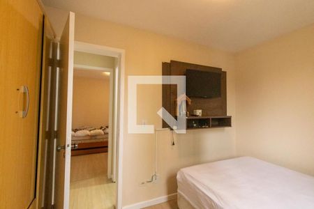 Quarto 1 de apartamento para alugar com 2 quartos, 50m² em Pinheirinho, Curitiba