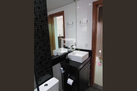 Banheiro de apartamento à venda com 3 quartos, 158m² em Ana Lúcia, Belo Horizonte
