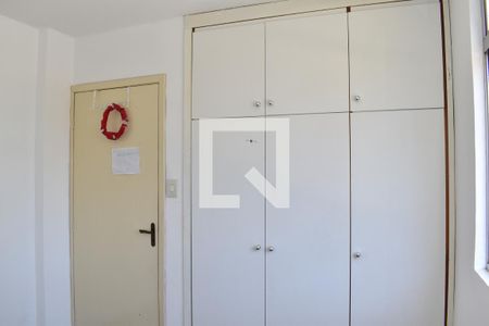 Quarto 2 de apartamento para alugar com 2 quartos, 65m² em Bacacheri, Curitiba