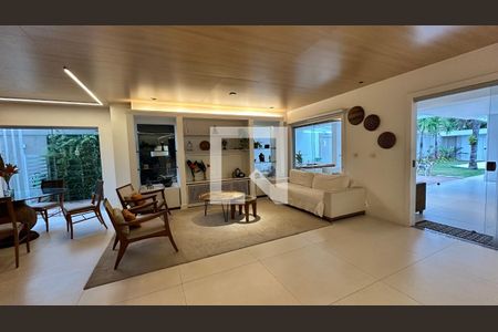Sala de casa de condomínio para alugar com 5 quartos, 360m² em Barra da Tijuca, Rio de Janeiro