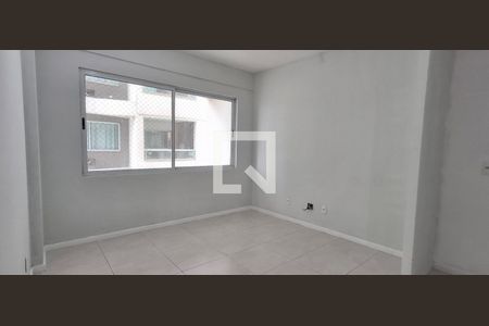 Sala de apartamento para alugar com 2 quartos, 64m² em Barreiros, São José