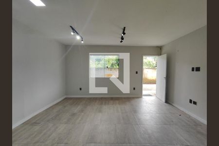 Sala de casa para alugar com 2 quartos, 70m² em Vargem Grande, Rio de Janeiro