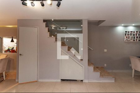 Sala de casa para alugar com 4 quartos, 270m² em Água Branca, São Paulo