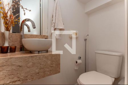 Lavabo de casa para alugar com 4 quartos, 270m² em Água Branca, São Paulo