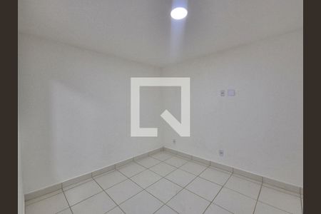 Quarto de casa de condomínio para alugar com 1 quarto, 50m² em Vargem Pequena, Rio de Janeiro