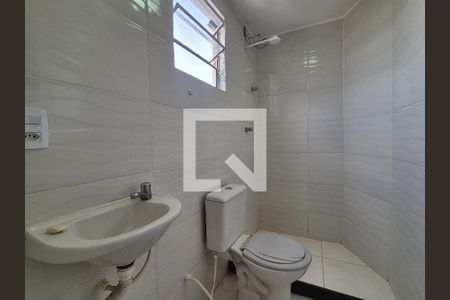 Banheiro de casa de condomínio para alugar com 1 quarto, 50m² em Vargem Pequena, Rio de Janeiro