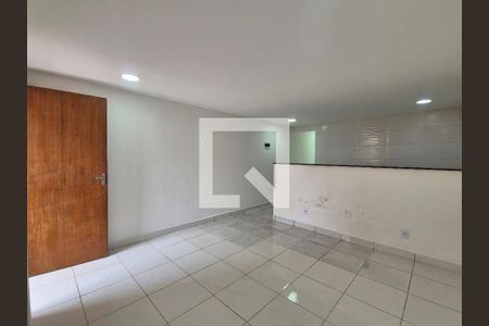 Sala de casa de condomínio para alugar com 1 quarto, 50m² em Vargem Pequena, Rio de Janeiro