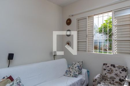 Quarto 2 de casa à venda com 3 quartos, 180m² em Planalto, Belo Horizonte