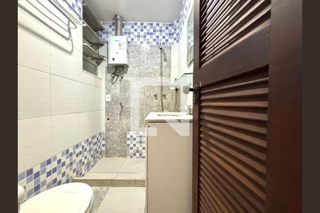 Banheiro social de apartamento para alugar com 1 quarto, 28m² em Leme, Rio de Janeiro