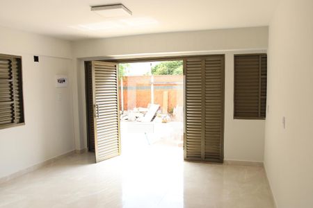 Sala de casa para alugar com 2 quartos, 115m² em Jardim Goiás, Goiânia