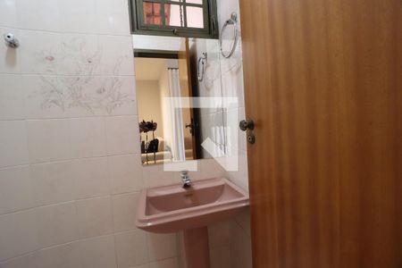 Lavabo de casa para alugar com 4 quartos, 225m² em Santa Mônica, Uberlândia