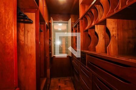 Closet da Suite de apartamento para alugar com 2 quartos, 137m² em Cerqueira César, São Paulo