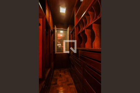 Closet da Suite de apartamento para alugar com 2 quartos, 137m² em Cerqueira César, São Paulo