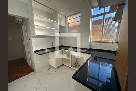 Cozinha de apartamento à venda com 1 quarto, 35m² em Passo d’Areia, Porto Alegre