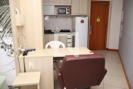 Quarto de kitnet/studio para alugar com 1 quarto, 35m² em Caminho das Árvores, Salvador
