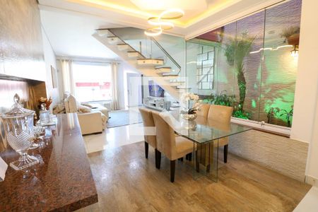 Casa à venda com 3 quartos, 276m² em Jardim Aeroporto, São Paulo