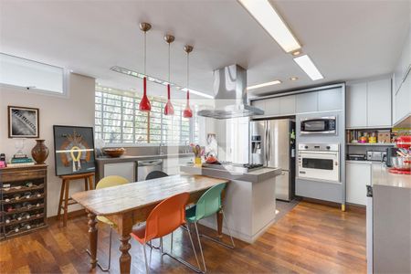 Casa à venda com 3 quartos, 430m² em Jardim Morumbi, São Paulo