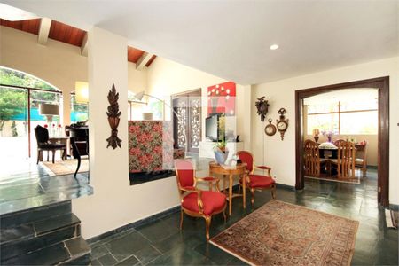 Casa à venda com 5 quartos, 800m² em Jardim dos Estados, São Paulo