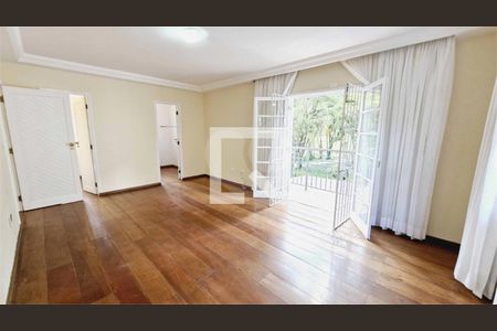 Casa à venda com 4 quartos, 329m² em Jardim Vitória Régia, São Paulo