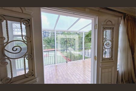 Casa à venda com 4 quartos, 329m² em Jardim Vitória Régia, São Paulo