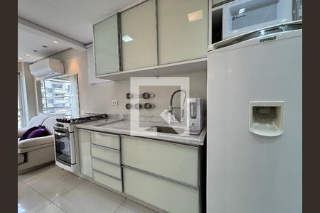 Sala/Cozinha de apartamento à venda com 1 quarto, 74m² em Vila Nova Conceição, São Paulo
