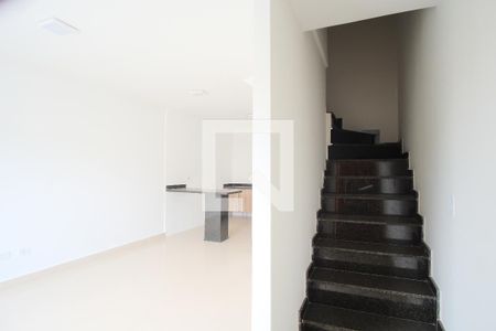 Escada de casa de condomínio à venda com 2 quartos, 70m² em Vila Carrão, São Paulo