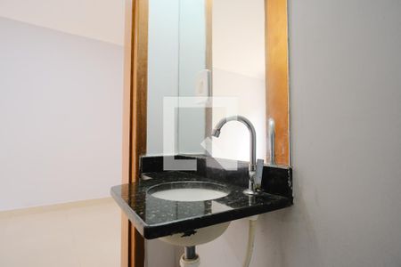 Lavabo de casa de condomínio para alugar com 2 quartos, 70m² em Vila Carrão, São Paulo