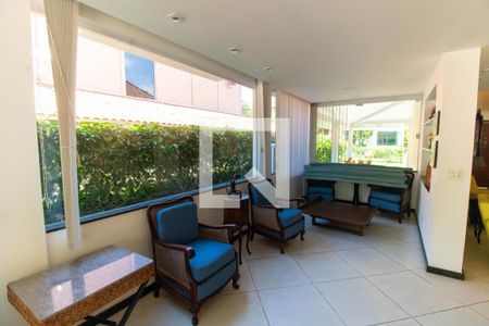 Sala de casa de condomínio à venda com 4 quartos, 400m² em Itacoatiara, Niterói
