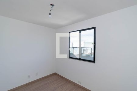 Quarto 1 de apartamento para alugar com 2 quartos, 42m² em Irajá, Rio de Janeiro