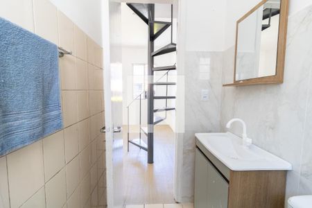Banheiro de casa de condomínio à venda com 2 quartos, 80m² em Cavalhada, Porto Alegre