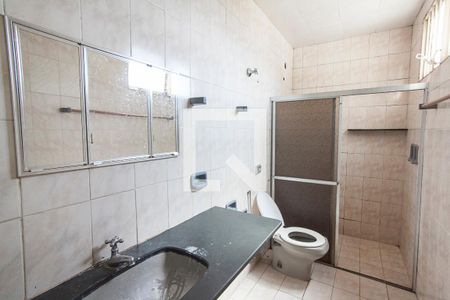 Banheiro de kitnet/studio para alugar com 1 quarto, 25m² em Pacaembu, Uberlândia
