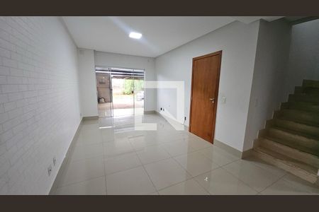 Sala de casa para alugar com 3 quartos, 115m² em Setor Pedro Ludovico, Goiânia
