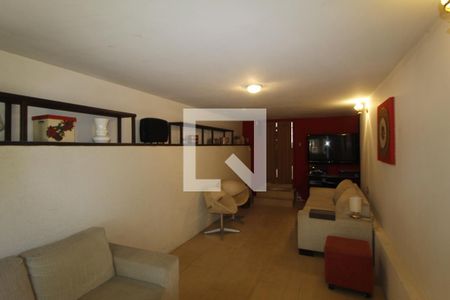 Sala 2 de casa para alugar com 4 quartos, 300m² em Passo D’areia, Porto Alegre